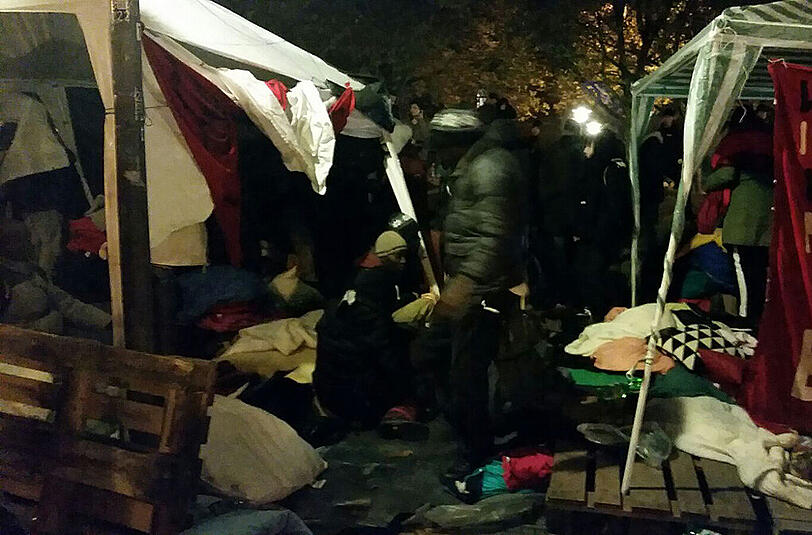 Am Freitagabend räumte die Polizei das Flüchtlingscamp am Sendlinger Tor. Die Bilder vom Einsatz.