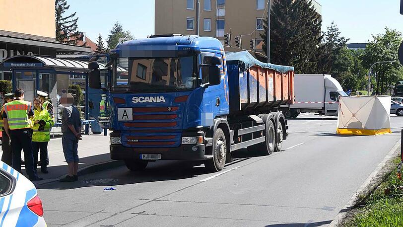 Bilder von der Moosacher Straße: Hier überrollte ein Lkw 2018 ein neunjähriges Mädchen.