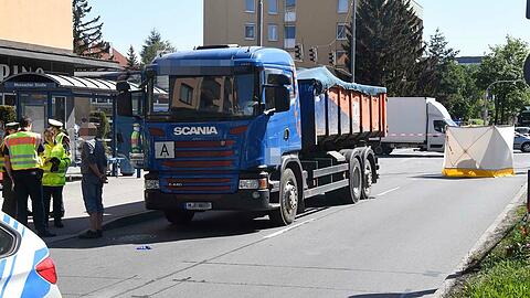 Bilder von der Moosacher Straße: Hier überrollte ein Lkw 2018 ein neunjähriges Mädchen.