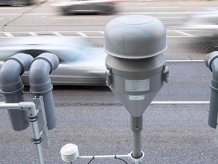 Messgeräte für die Probennahme von Feinstaub und Stickoxiden in Stuttgart.