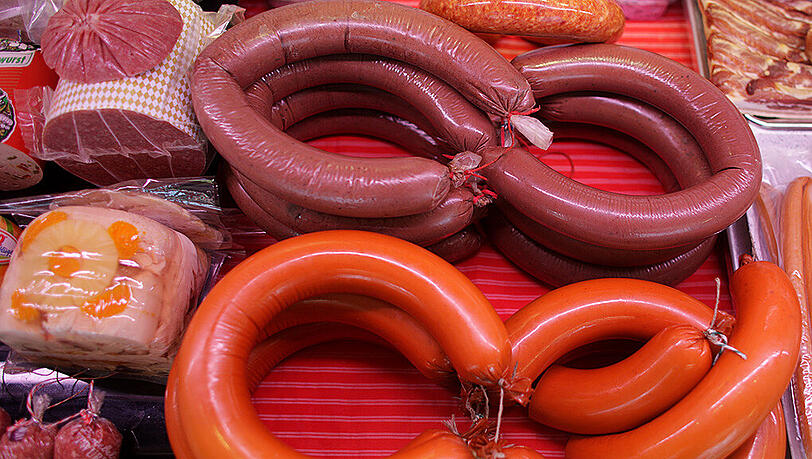 Deutsche Schlachthöfe haben im ersten Halbjahr 4,07 Millionen Tonnen Fleisch zerlegt. Deutsche Schlachthöfe haben im ersten Halbjahr 4,07 Millionen Tonnen Fleisch zerlegt.