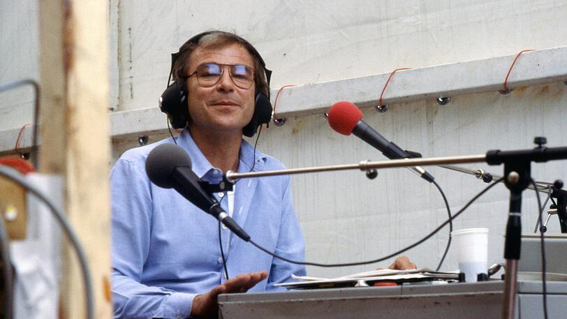 Der "Rolling Schorsch" 1980 am Mikro: BR-Legende Georg Kostya (&dagger; 2011).