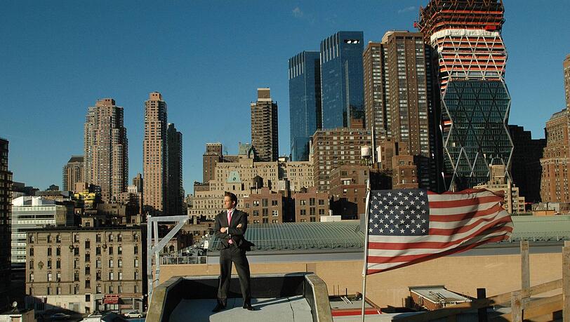 Mit ihm hat sich die unter Aufsicht von Bayerns Innenministerium stehende Pensionsbehörde über ein Investorengeflecht eingelassen: Der umstrittene Immobilienentwickler Michael Shvo. Mit ihm hat sich die unter Aufsicht von Bayerns Innenministerium stehende Pensionsbehörde über ein Investorengeflecht eingelassen: Der umstrittene Immobilienentwickler Michael Shvo.