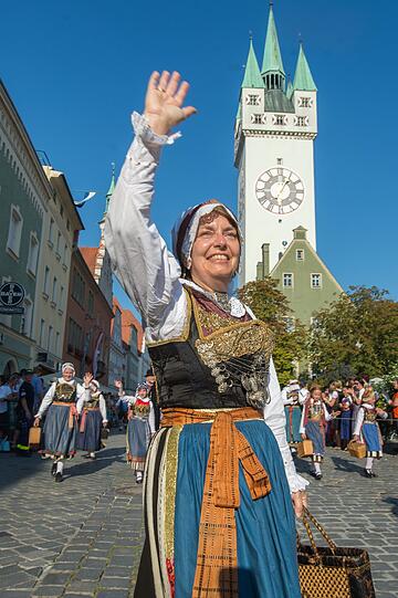 Schon am Freitag fan der traditionellen Auszugs zum Gäubodenvolksfest statt. Die Bilder!
