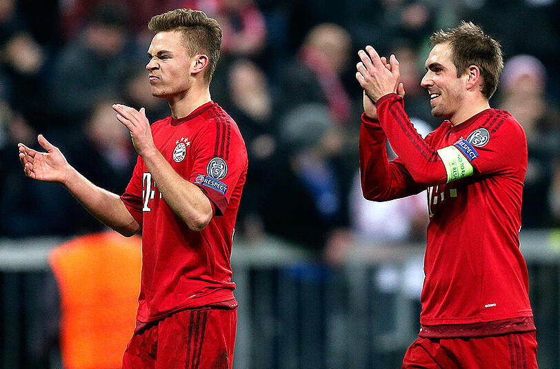 Holt sich verdienten Applaus ab: Joshua Kimmich (links) und Bayern-Kapitän Philipp Lahm.
