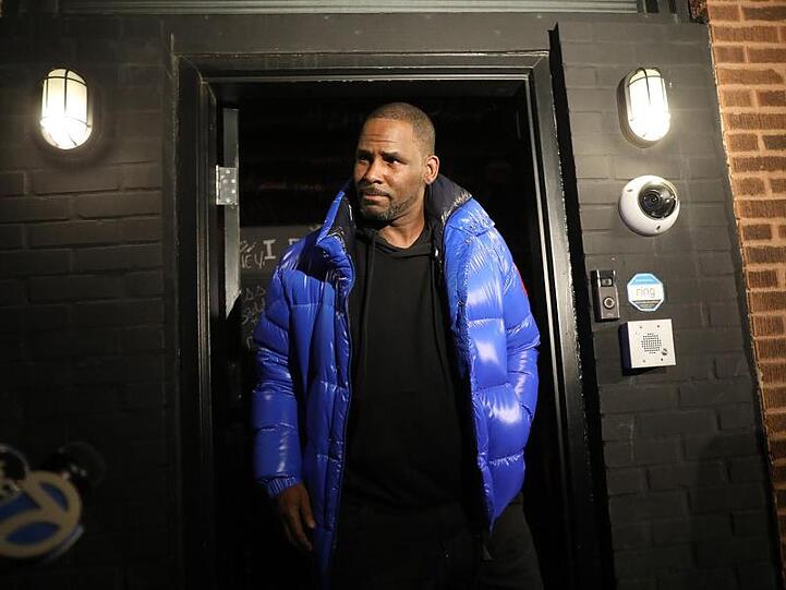 Nach seiner Entlassung fuhr R. Kelly zunächst zu einem Fast-Food-Restaurant.