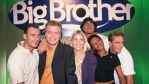 Gruppenbild mit den Stars der ersten und den Moderatoren der zweiten Staffel: Zlatko Trpkovski, Oliver Geissen, Alexandra Bechtel, John Milz, Andrea Singh und Jürgen Milski (v.l.n.r.)