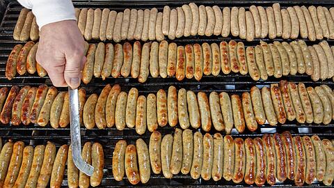Die Herkunft der Rostbratw&uuml;rste aus N&uuml;rnberg ist gesch&uuml;tzt, doch nicht die Herstellung &auml;hnlicher Bratw&uuml;rste andernorts. (Symbolbild)
