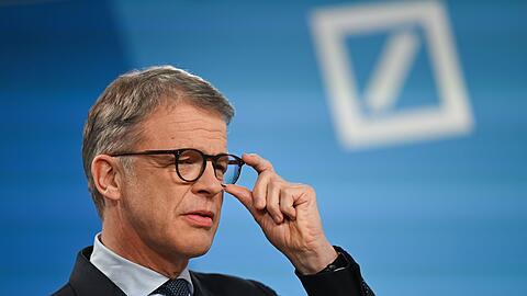 Nachdem die Deutsche Bank 2025 mit gut 9,7 Milliarden Euro den h&ouml;chsten Vorsteuergewinn ihrer Geschichte erzielt hat, will Vorstandschef Christian Sewing die Rendite des Geldhauses weiter nach oben treiben. (Archivbild)