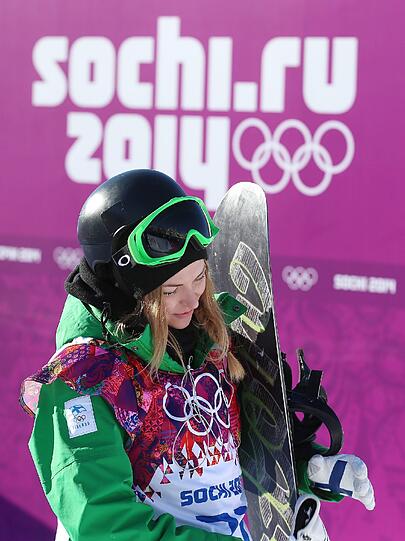 - 4. Februar: Die Finnin Merika Enne stürzt im Slopestyle-Training
und verletzt sich am Knöchel. Für die Untersuchung muss sie an die
Küste reisen, weil der Kernspintomograph in den Bergen von Krasnaja
Poljana defekt ist.