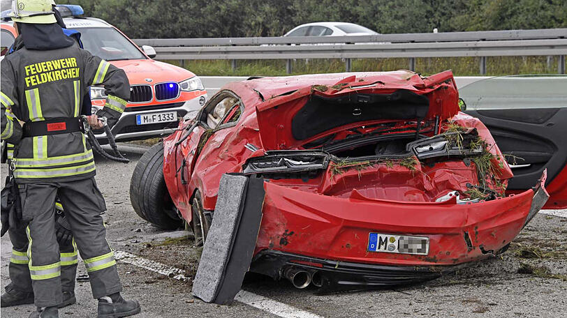 Bilder von der A94, auf der es am Sonntag zu einem Unfall mit einem 650-PS-Sportwagen gekommen ist. Die Bilder.