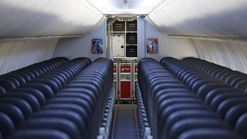 Ein Mann aus Litauen ist als einziger Passagier in einer Boeing 737 mit 188 Sitzplätzen in den Skiurlaub nach Italien geflogen. (Symbolbild) Ein Mann aus Litauen ist als einziger Passagier in einer Boeing 737 mit 188 Sitzplätzen in den Skiurlaub nach Italien geflogen. (Symbolbild)
