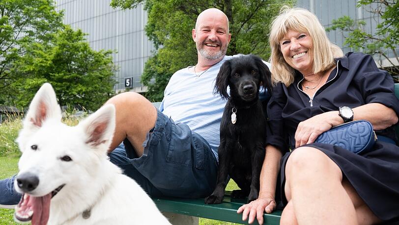 Tom Kramer und Ursula Krause können sich beide für Hunde begeistern, für die 155-Meter-Türme nur einer von ihnen. Tom Kramer und Ursula Krause können sich beide für Hunde begeistern, für die 155-Meter-Türme nur einer von ihnen.