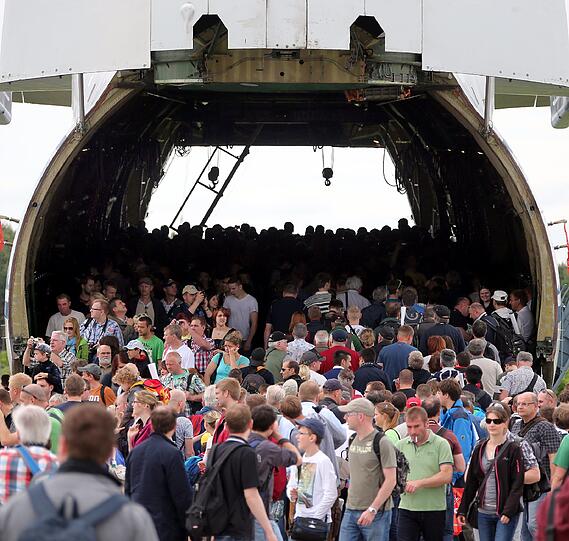 Bei der Internationalen Luft - und Raumfahrtausstellung in Berlin werden rund 230.000 Besucher erwartet.