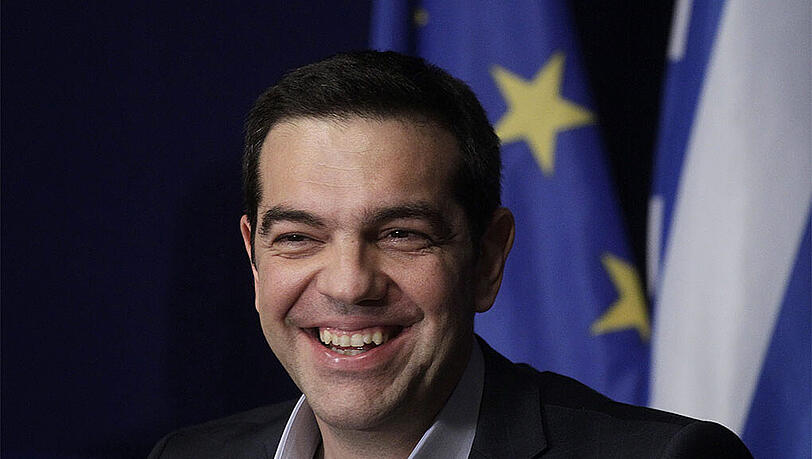 Der griechische Ministerpräsident Alexis Tsipras hat gut lachen. Beim Brüsseler EU-Gipfel wurden die ersten Weichen für einen Griechenland-Kompromiss in der Schuldenkrise gestellt. Der griechische Ministerpräsident Alexis Tsipras hat gut lachen. Beim Brüsseler EU-Gipfel wurden die ersten Weichen für einen Griechenland-Kompromiss in der Schuldenkrise gestellt.