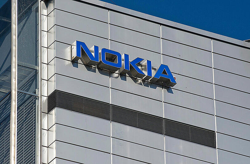 Microsoft hatte nach der Übernahme den Nokia-Namen von den Smartphones genommen, nutzt aber weiterhin die Smartphone-Untermarke "Lumia".