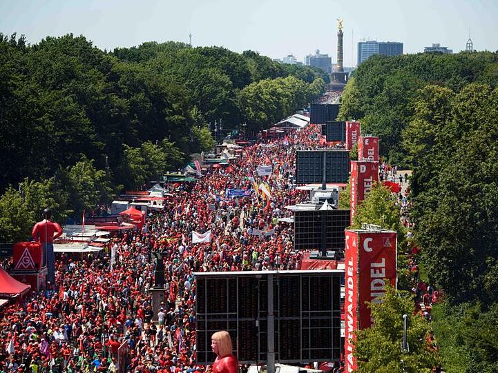 Mehr als 50.000 Menschen nahmen auf der Kundgebung in Berlin teil.