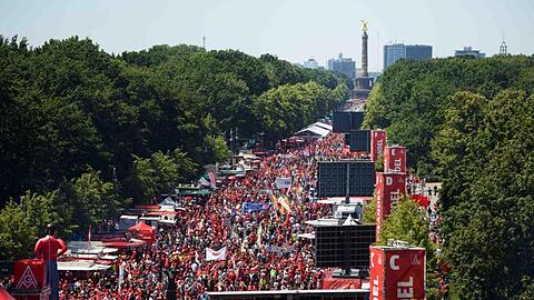 Mehr als 50.000 Menschen nahmen auf der Kundgebung in Berlin teil.