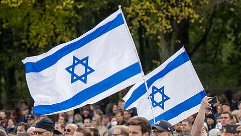 Ähnlich wie bei der Kundgebung vor dem Brandenburger Tor in Berlin wird an diesem Wochenende auch in München gegen Terror, Hass und Antisemitismus demonstriert.