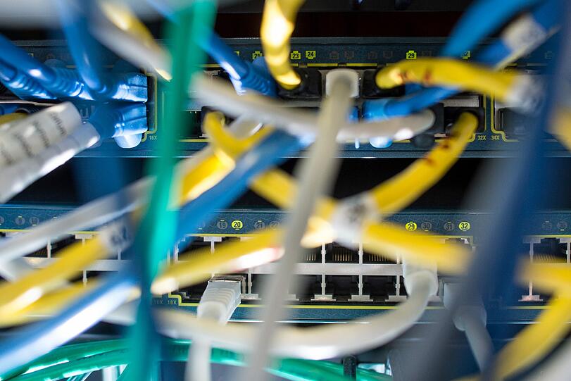Telekommunikationsdaten sollen künftig für zehn Wochen aufbewahrt werden, damit Ermittler bei der Bekämpfung von Terror und schweren Verbrechen darauf zugreifen können.