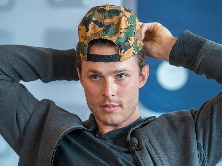 Baseball: Max Kepler, deutscher Baseballprofi bei den Minnesota Twins, steht in der Armin-Wolf-Arena. Foto: Armin Weigel/dpa