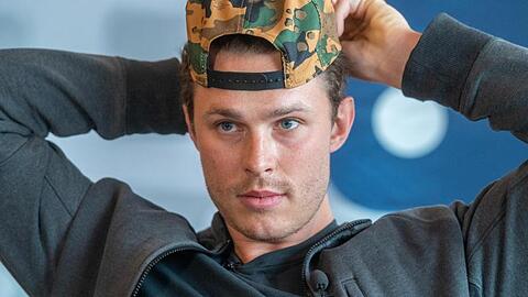 Baseball: Max Kepler, deutscher Baseballprofi bei den Minnesota Twins, steht in der Armin-Wolf-Arena. Foto: Armin Weigel/dpa