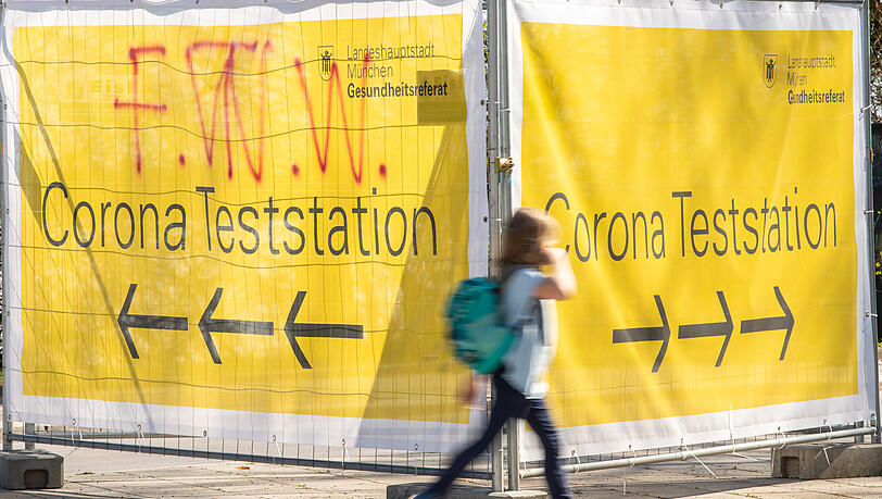 Die Nachfrage nach PCR-Tests in München ist gestiegen – auch beim städtischen Testzentrum auf der Theresienwiese. (Archivbild) Die Nachfrage nach PCR-Tests in München ist gestiegen – auch beim städtischen Testzentrum auf der Theresienwiese. (Archivbild)