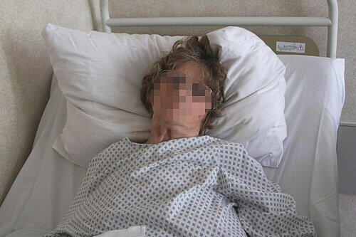 Die 75-jährige Dorothea K. im Krankenhaus.