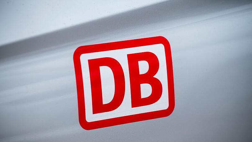 Die Deutsche Bahn hat im ersten Halbjahr einen Verlust eingefahren. (Symbolbild)