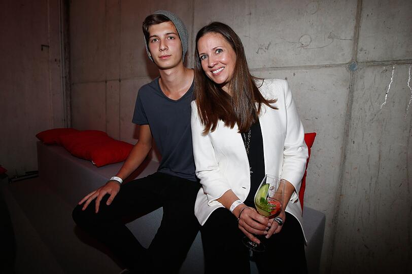 Bilder von Valentin Schweiger (hier 2014, mit Mutter Dana) sind selten. Auch von seinem Nachwuchs gibt es keinen fotografischen Beweis: Ende 2020 machte der heute 30-J&auml;hrige Til Schweiger zum Gro&szlig;vater.