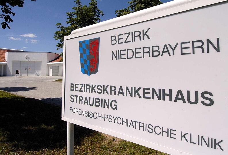 Das Straubinger Bezirkskrankenhaus: Hier soll die erste neue Wohneinheit zur Sicherungsverwahrung entstehen.