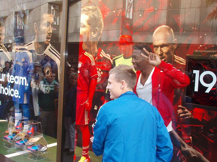 David Alaba und Holger Badstuber machen bei einem Videodreh München unsicher.