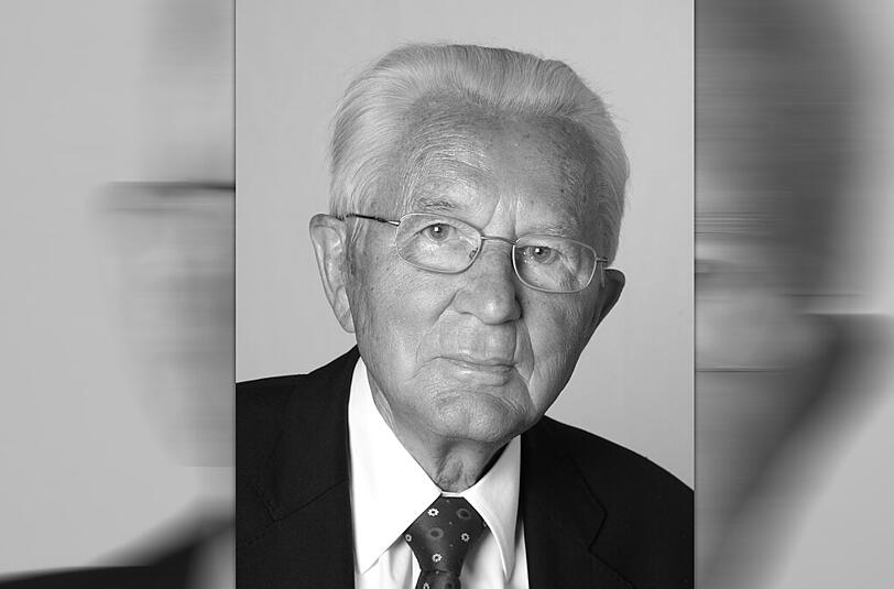 16.07. Karl Albrecht (94) Als Mitbegründer der Discount-Kette Aldi schrieb er Wirtschaftsgeschichte. Wie sein 2010 verstorbener Bruder Theo zählte der Milliardär zu den reichsten Deutschen.
