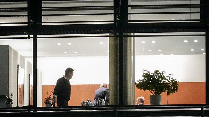 Vizekanzler Robert Habeck (l), Bundeskanzler Olaf Scholz (r) und Bundesfinanzminister Christian Lindner kamen erneut zu Beratungen zusammen.