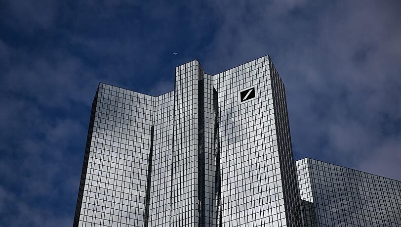 Ex-Investmentbanker fordert rund 152 Millionen von Deutscher Bank (Archivbild)