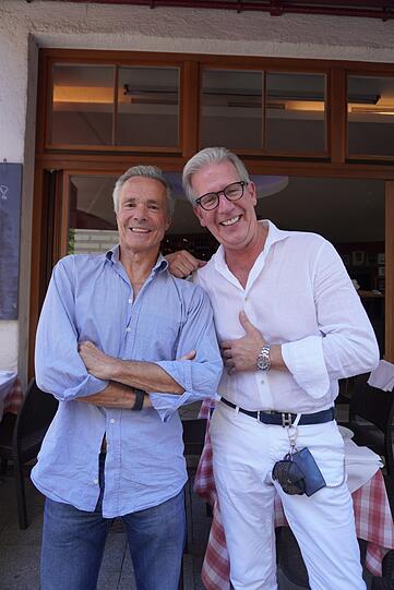 Gastronom Guido Prick (r.) will Schauspieler Hannes Jaenicke zu seinem Jubiläum ein besonderes Geschenk machen. Gastronom Guido Prick (r.) will Schauspieler Hannes Jaenicke zu seinem Jubiläum ein besonderes Geschenk machen.