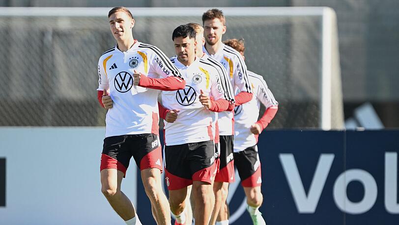 Nico Schlotterbeck (l) kommt nach seiner schweren WM-Verletzung langsam wieder in Form.