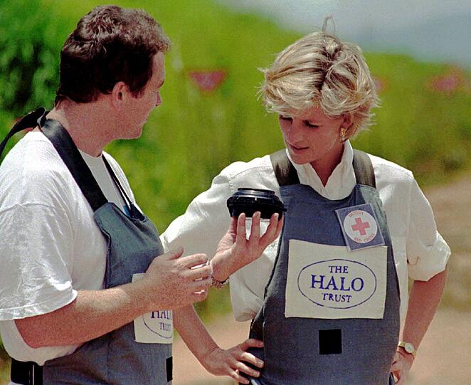Ein Rückblick auf das bewegte Leben von Prinzessin Diana. Der Tod von Prinzessin Diana ist 15 Jahre her, doch im öffentlichen Bewusstsein geht ihre Geschichte weiter.