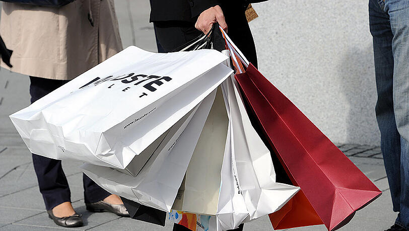 Ihre Liebe zum Shopping machte eine 52-Jährige Nürnbergerin zur Millionenbetrügerin. Ihre Liebe zum Shopping machte eine 52-Jährige Nürnbergerin zur Millionenbetrügerin.