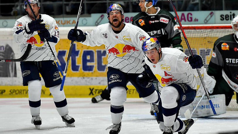 Da ist die Freude noch groß: Yannic Seidenberg (Mitte) und Jason Jaffray (rechts) bejubeln den 5:5-Ausgleich der Münchner. Da ist die Freude noch groß: Yannic Seidenberg (Mitte) und Jason Jaffray (rechts) bejubeln den 5:5-Ausgleich der Münchner.