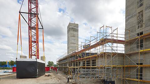Zu hohe Zinsen, zu wenig Bauland: Die Lage auf dem deutschen Wohnungsmarkt bleibt angespannt. (Archivbild)
