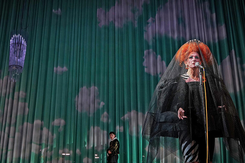 Konstantin Schumann und Wiebke Puls in "Was ihr wollt" in den Kammerspielen.