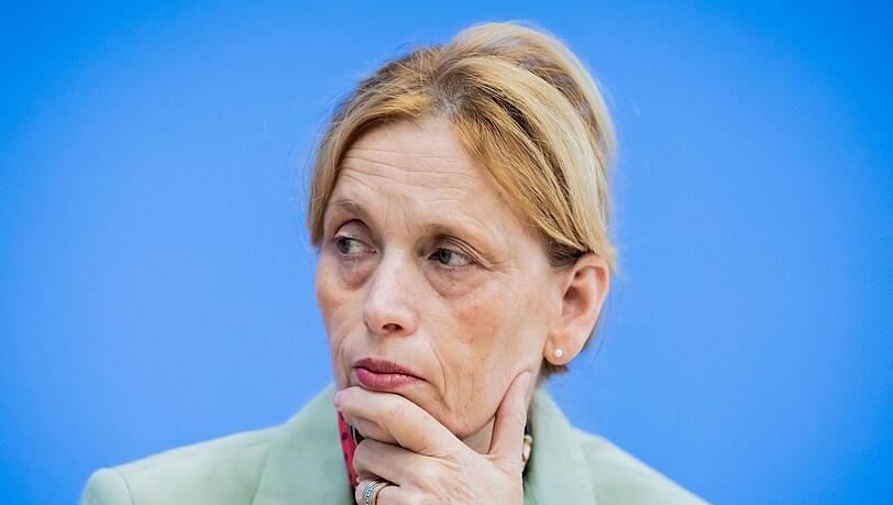 Bundesbildungsministerin Karin Prien sieht Verbesserungen im Bildungssystem, aber dennoch starken Reformbedarf. (Archivbild) Bundesbildungsministerin Karin Prien sieht Verbesserungen im Bildungssystem, aber dennoch starken Reformbedarf. (Archivbild)