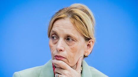 Bundesbildungsministerin Karin Prien sieht Verbesserungen im Bildungssystem, aber dennoch starken Reformbedarf. (Archivbild)