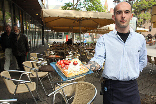 Heiße Waffeln statt Eis sind in der &bdquo;Gelateria&ldquo; der Renner.