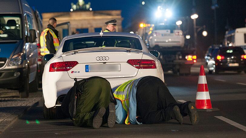 Unter anderem wird auch der Lärmpegel der Autos bei den Kontrollen gemessen. (Archivbild)