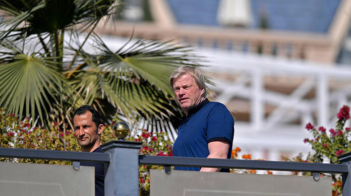 Bayerns Vorstandsboss Oliver Kahn (r.) und Sportvorstand Hasan Salihamidzic Anfang 2020 im Trainingslager in Katar.