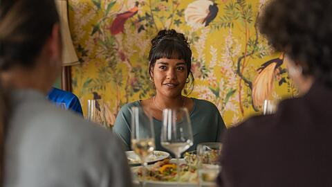 Im Mittelpunkt des multikulturellen M&uuml;nchen-Films "Damen" steht Nagelpflegerin und Maskenbildnerin Maya (Salka Weber).