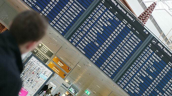 Reisende müssen sich auf erhebliche Einschränkungen am Münchner Flughafen einstellen. (Archivbild)
