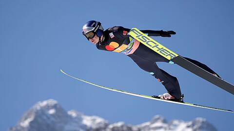 Der Deutsche Andreas Wellinger beim Sprung von der Schanze in Planica.